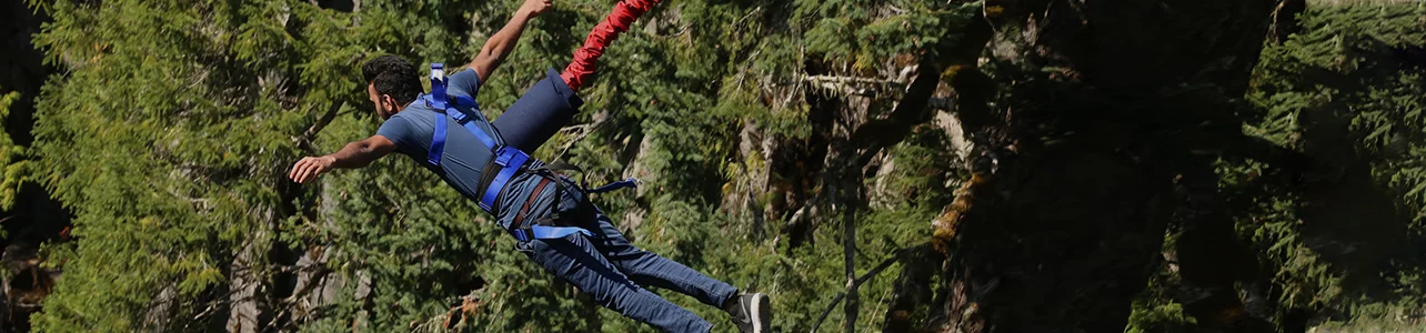 Saut à l'élastique et élastique à domicile pour les enfants de 5 à