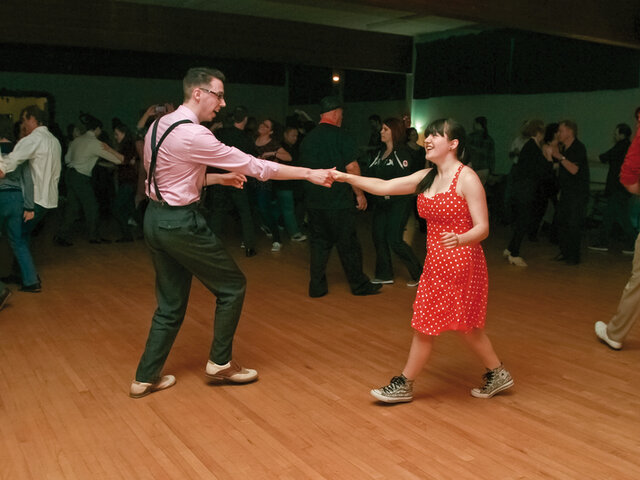 Cours De Danse Joyeux Anniversaire Multi Activites