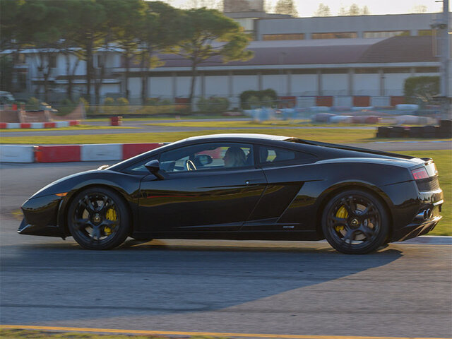 Ferrari 458 Italia / Lamborghini Gallardo - Adrenalina al límite - Aventura