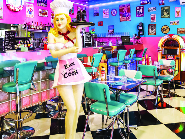 V8 American Diner Joyeux Anniversaire Multi Themes