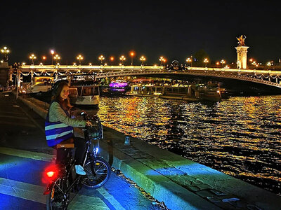 Coffret 5h de visite de Paris en vélo électrique et en bateau-mouche pour 3