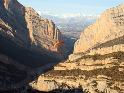 Caja Emoción en el aire: vuelo en parapente