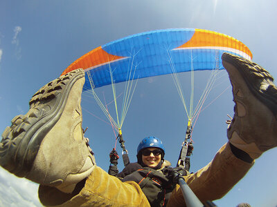 Emoción en el aire: vuelo en parapente