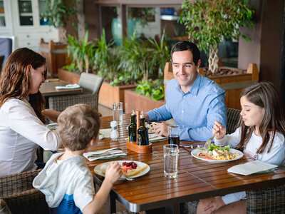 Una notte con cena in famiglia