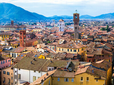 Volo di gruppo in mongolfiera sui cieli di Lucca con brindisi di Prosecco per 2 persone