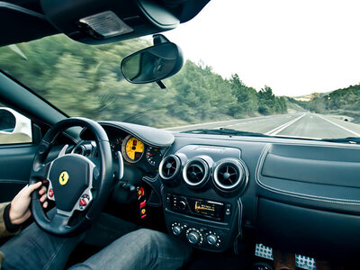 Caja Ruta de 14 km por carretera con Ferrari F430 Spider en Madrid