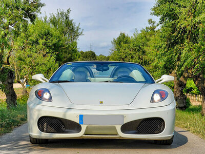 Ruta de 14 km por carretera con Ferrari F430 Spider en Madrid