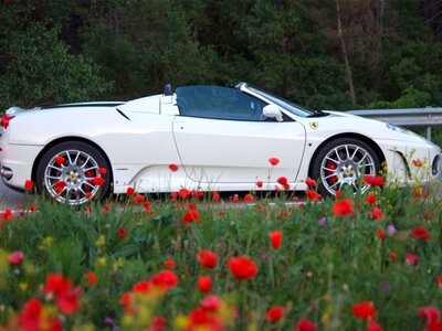 Caja regalo Ruta de 14 km por carretera con Ferrari F430 Spider en Madrid