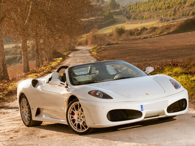 Caja regalo Ruta de 30 km por carretera con Ferrari F430 Spider en Valencia