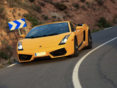 Ruta de 14 km por carretera con Lamborghini Gallardo en Barcelona