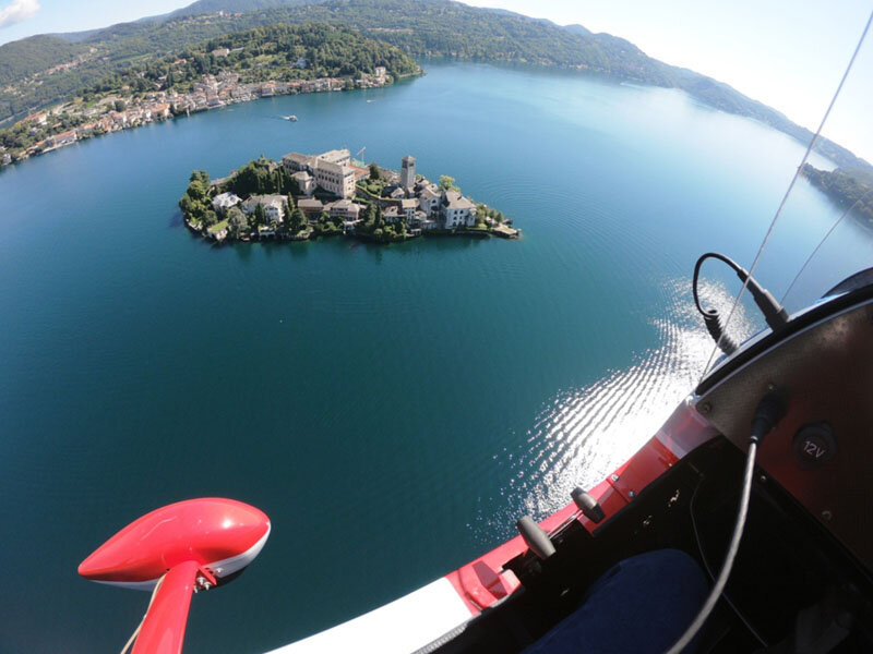 Volo in autogiro biposto con pilota sul Lago Maggiore per 1 persona