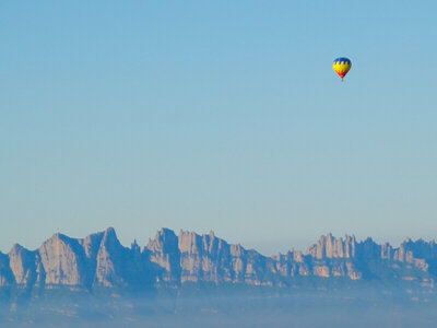 1 paseo en globo con brindis por la zona de Montserrat, Barcelona