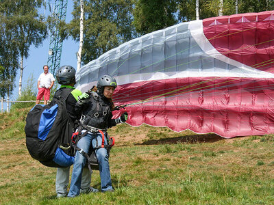 Cofanetto Volo tandem in parapendio a Voghera per 1 persona