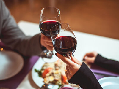 Cofanetto regalo Romantica cena di tre portate con vino