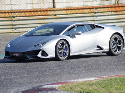 Cofanetto 1 giro su pista alla guida di una Lamborghini Huracán EVO