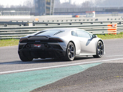 1 giro su pista alla guida di una Lamborghini Huracán EVO