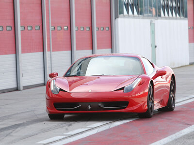 Cofanetto regalo 1 giro del Circuito Varano de' Melegari in Supercar