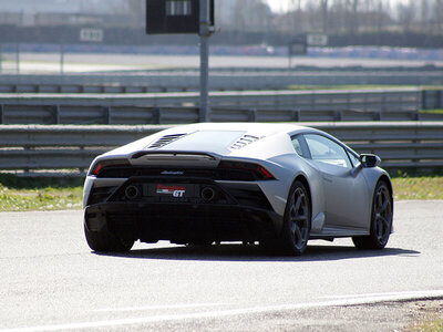 Cofanetto 2 giri su pista al prezzo di 1 in Lamborghini Huracán EVO