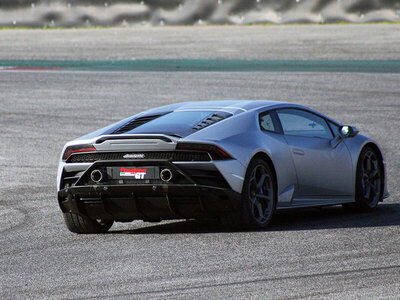 Cofanetto Lamborghini Huracán EVO: 1 giro sul Circuito di Varano de' Melegari