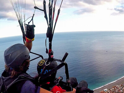 1 suggestivo volo in parapendio biposto per 2 persone in Sicilia