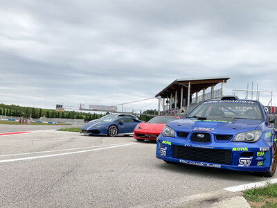 Cofanetto regalo 3 emozionanti giri su pista in Supercar