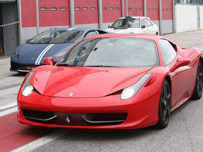 3 emozionanti giri su pista in Supercar