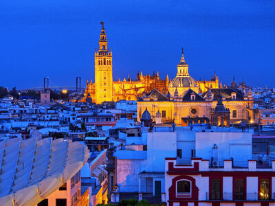 Caja regalo La Sevilla encantada: ruta nocturna para 4 personas