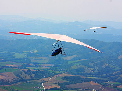 Cofanetto 1 suggestivo volo in deltaplano per 1 persona nel Lazio