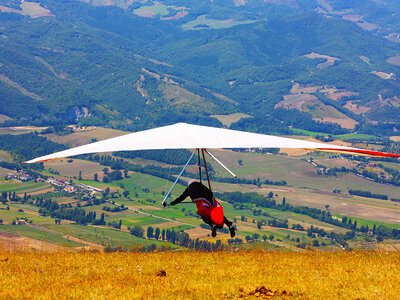 Cofanetto 1 emozionante volo in deltaplano nei cieli dell'Umbria per 1 persona