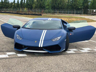 Alla guida di 3 supercar: 1 giro di pista su 6 circuiti in Italia