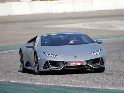 Cofanetto regalo Lamborghini Huracán EVO: 1 giro sul Circuito Varano de' Melegari e video HD