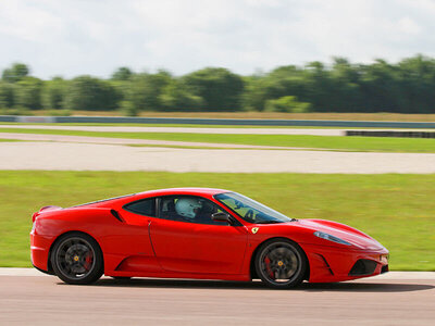 Coffret Stage de pilotage de 5 tours sur circuit aux commandes d'une Ferrari