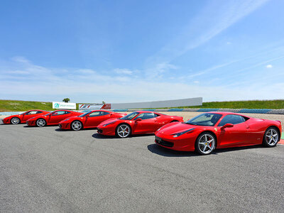 Stage de pilotage de 5 tours sur circuit aux commandes d'une Ferrari