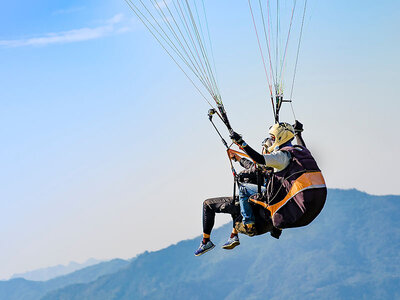 Cofanetto 1 emozionante volo in parapendio nel Canavese per 2