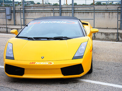 Caja Conduce un Lamborghini con Formula GT