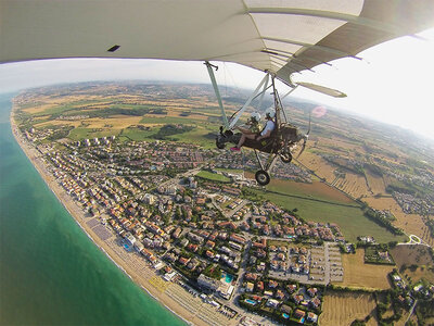 Cofanetto Volo sulle Marche in deltaplano con avio-aperitivo per 2