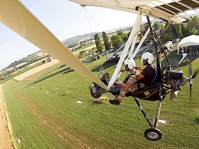 Volo sulle Marche in deltaplano con avio-aperitivo per 2