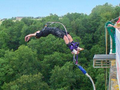 Saut à l’élastique au viaduc de Saint-Georges-le-Gaultier dans la Sarthe