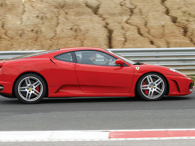 Caja 3 vueltas en Ferrari F430 F1 al circuito de Montmeló, Barcelona