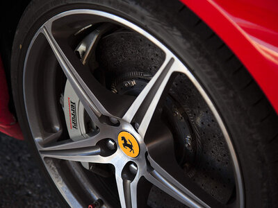 Cofanetto Mini GT: 2 giri in Ferrari 458 da copilota con video