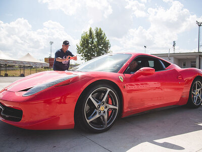 Mini GT: 2 giri in Ferrari 458 da copilota con video