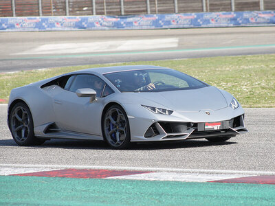 Emozioni ad alta velocità: 3 giri al prezzo di 2 su Lamborghini Huracán EVO