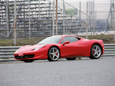 Caja regalo 1 vuelta en Ferrari F458 Italia en el circuito del Jarama