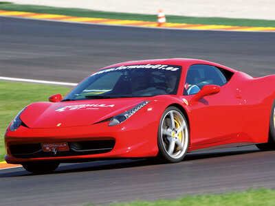 Caja 1 vuelta en Ferrari F458 Italia en el circuito del Jarama