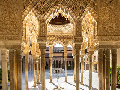 Caja Entrada a la Alhambra y visita guiada para dos