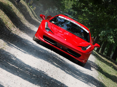 Adrenalina a Maranello: 1 giro su Ferrari F458 Italia con video ricordo