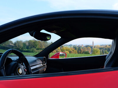 Cofanetto 1 emozionante giro su Ferrari F458 Italia a Maranello con video ricordo