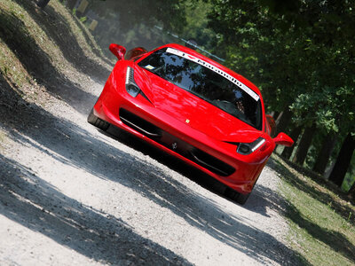 Cofanetto regalo 1 emozionante giro su Ferrari F458 Italia a Maranello con video ricordo