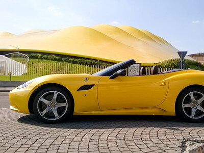 Cofanetto Test drive Ferrari California: 15 min su strada a Maranello con video ricordo