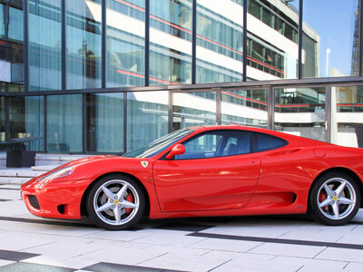 Cadeaubon 20 minuten cruisen in een Ferrari 360 Modena in de Benelux